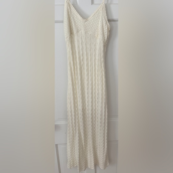 Elegant Cream Sleeveless Dress - Picture 1 of 3